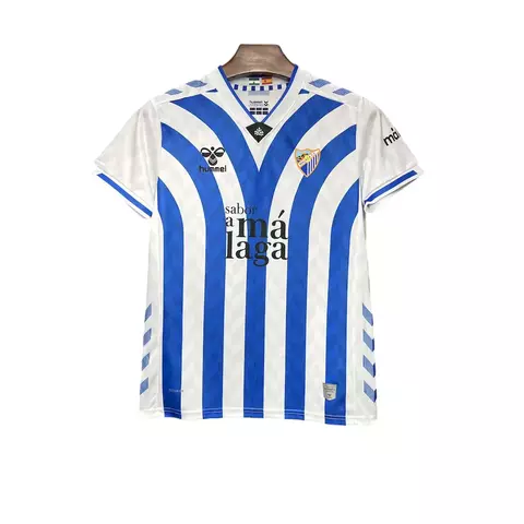 2025-2026-25-26-manto-camisa-camisas-camiseta-mantos-uniforme-uniformes-blusa-blusas-malaga-conceito-torcedor-masculina-branca-azul-listrada-gola-v-geométrica
