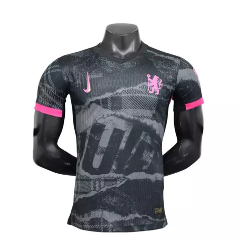 2024-2025-24-25-manto-camisa-camisas-camiseta-mantos-uniforme-uniformes-blusa-blusas-chelsea-iii-3-tres-terceira-reserva-masculina-jogador-preta-cinza-rosa-gola-v-geometrica