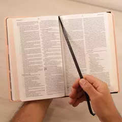 Imagem do Bíblia Sagrada Slim Essa é Uma História de Amor | NVI | Leitura Perfeita | Capa Dura Rosa