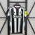 CAMISA DO NEWCASTLE I 25/26 - LISTRADA