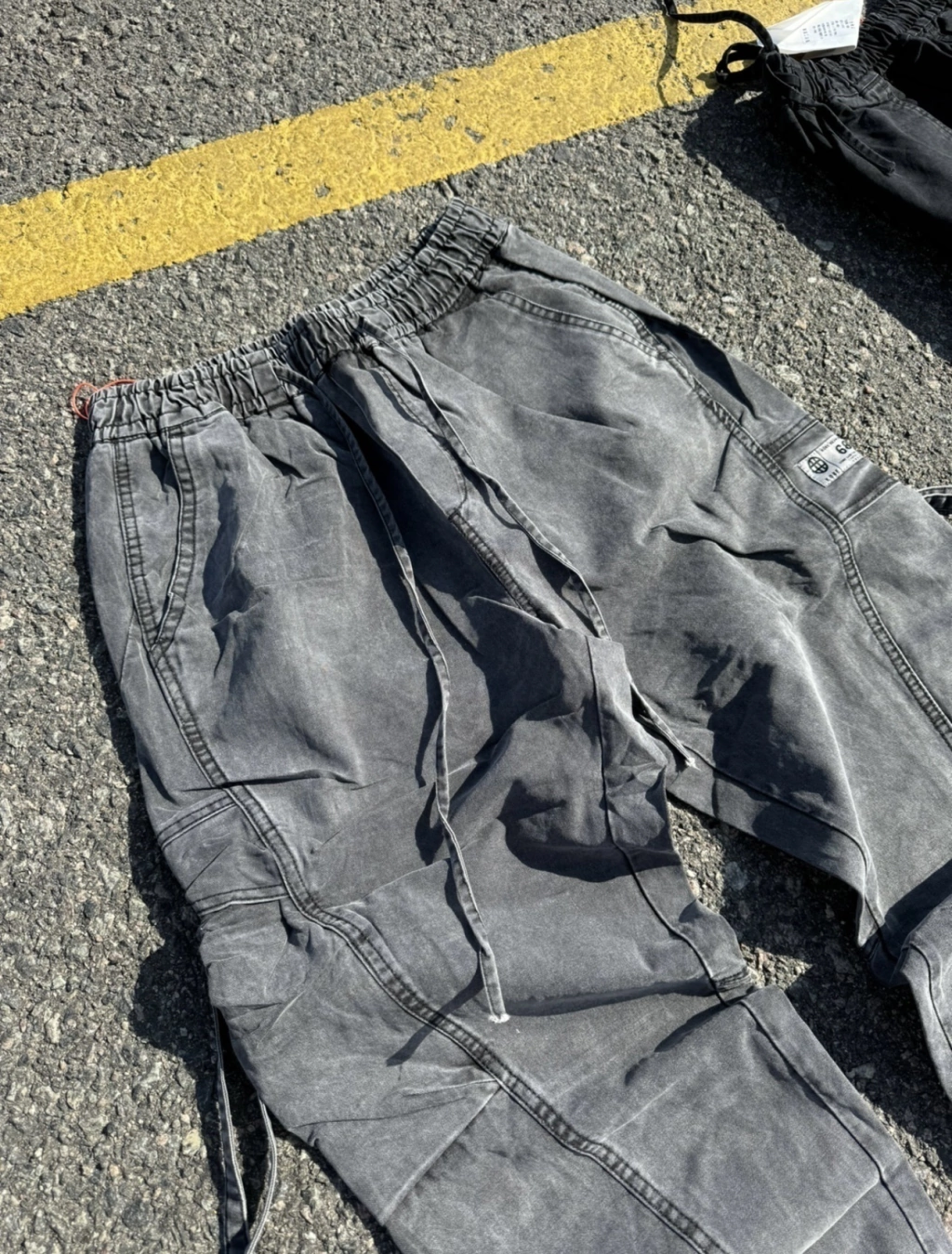 Pantalón cargo Genuine gris gastado