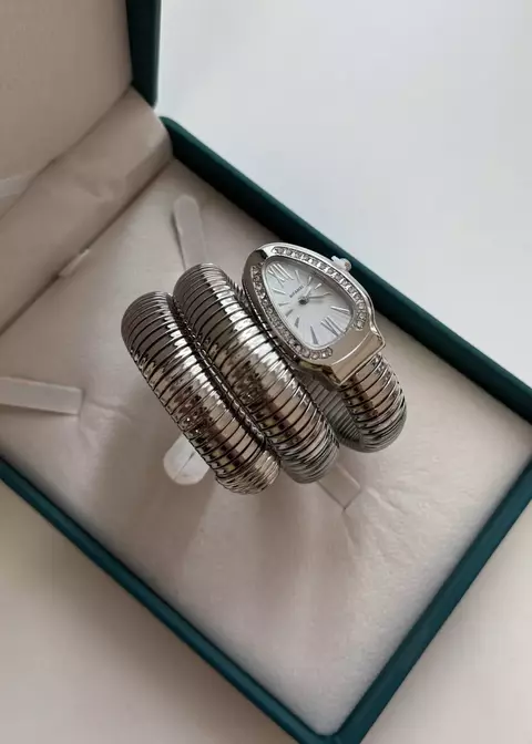 RELÓGIO INSPIRED SERPENTE CRAVEJADO- FUNDO BRANCO - PRATA - AÇO INOXIDÁVEL -REL80B - comprar online