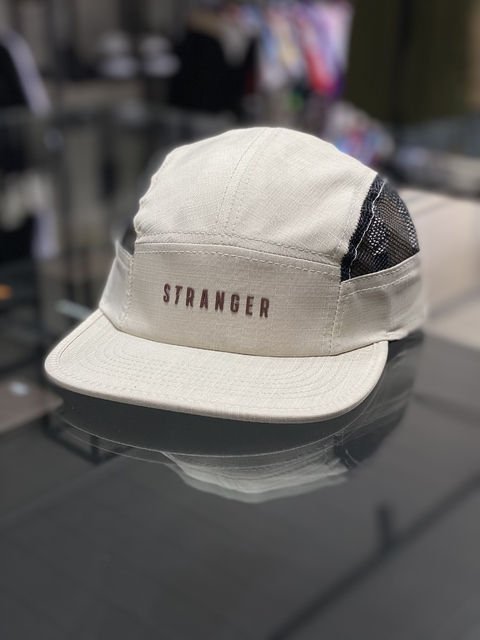 BONÉ STRANGER FIVE PANEL RUNNING BOMB LETREIRO (Areia) - comprar online