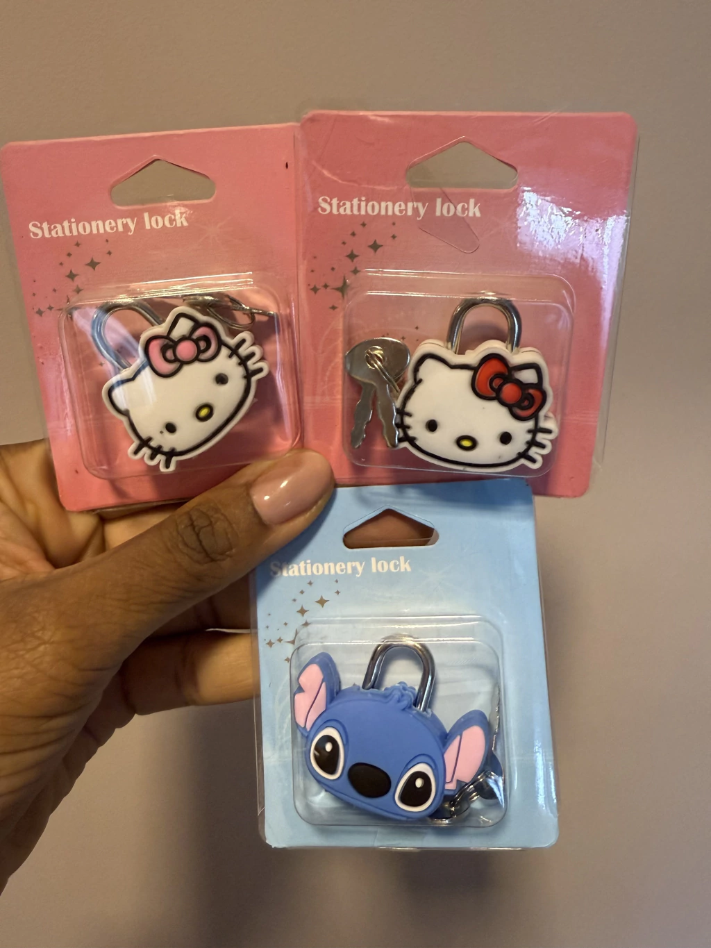 ￼Mini Cadeado Stitch ou Hello Kitty