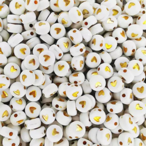 Miçanga Redonda Branca com Coração Dourado 4x7mm – pct 20g