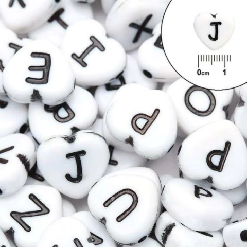 Miçanga Coração Letras Branco/Preto 6x12mm – pct 50g