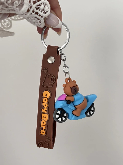 ACC-6106/ LLAVERO CAPYBARA MOTO CELESTE - comprar online