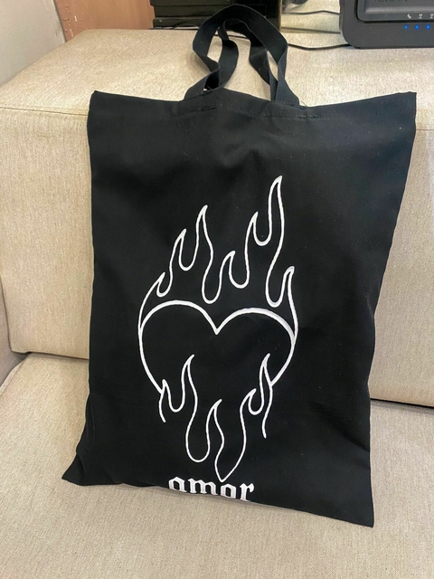 Ecobag Preta Coração Chama