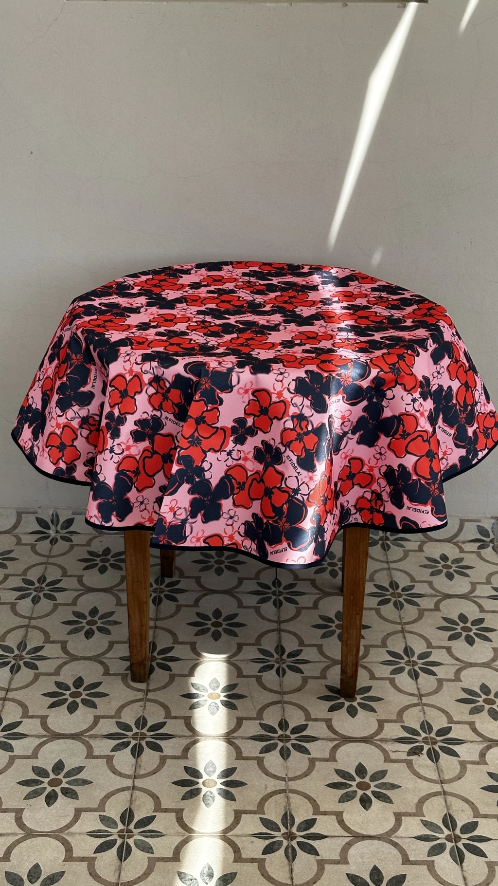 Mantel Viena Blureada Impermeable - REDONDO