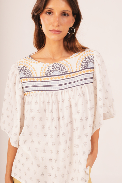 Blusa Manga Curta Estampada Flor do Deserto - comprar online