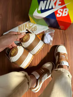 Dunk Caramelo/Bege - comprar online