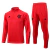 Conjunto de treino masculino da Adidas na cor vermelha, composto por uma blusa de mangas longas com zíper e calças, ambos com logo do Flamengo.
