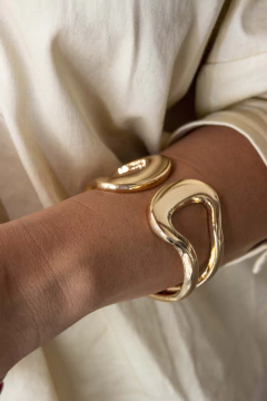 Bracelete Maximalista com Design Orgânico