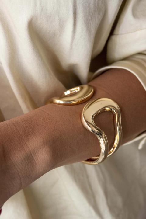 Bracelete Maximalista com Design Orgânico