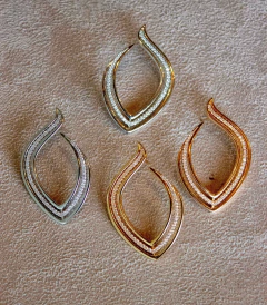 Brinco Maxi Cravejado