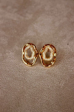 Brinco Orgânico Cravejado na internet