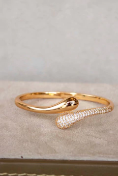 Bracelete Gota na internet