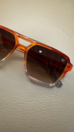 Oculos de sol Tahiti laranja translucido degrade na internet