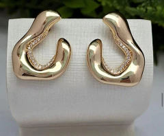 Brinco Orgânico Aberto com Detalhe Cravejado - comprar online