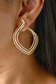 Brinco Maxi Cravejado na internet