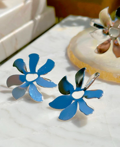 brinco flor grande pétalas ródio branco - Babi joias e semijoias