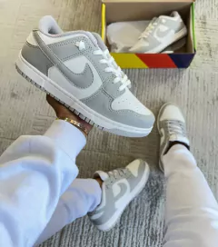 Dunk SB Branco/Cinza