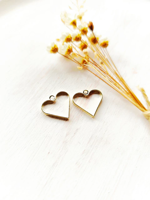 PAR DE PINGENTE CORAÇÃO DOURADO - 1,5cm - comprar online