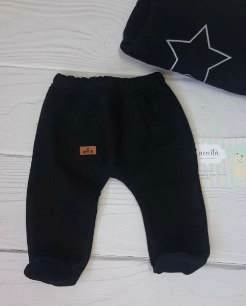 BABUCHA FRISA NEGRA CON PIE