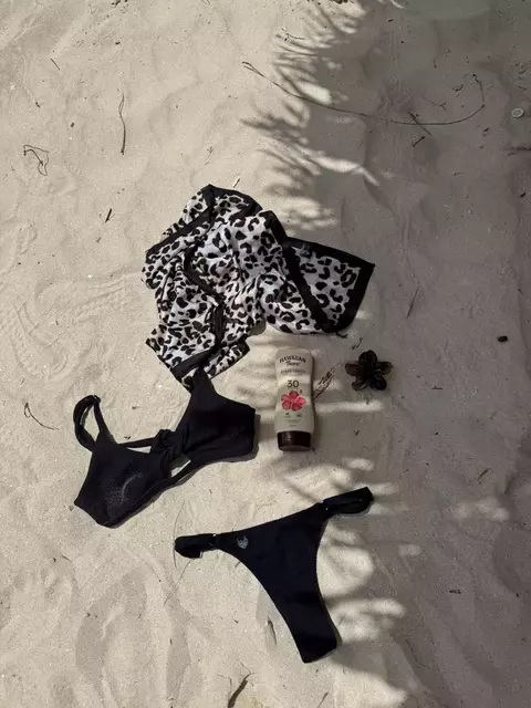 Bikini Malaga negra textura gruesa Clotilde + TEJIDO DE REGALO (POLLERA, SHORT, REMERON O VESTIDO) - comprar online