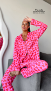 PRE VENTA PIJAMA CAMISERO CORAZONES FUCSIA + CONJUNTO DE LENCERÍA DE REGALO se entrega del 1 al 10 de Abril - comprar online