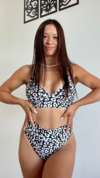 BIKINI MAIA CLOTILDE TIRO ALTO + POLLERA DE REGALO