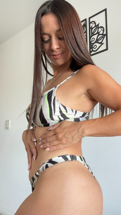 BIKINI KENDAL IRIS CLOTILDE + POLLERA DE REGALO - comprar online