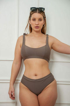 BIKINI LORES BISON CLOTILDE + POLLERA DE REGALO en internet
