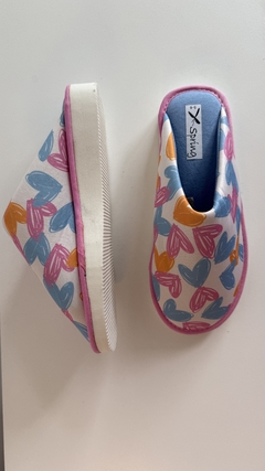 Imagen de PANTUFLAS CLÁSICAS TIPO CHANCLETA