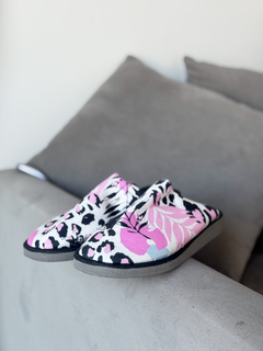 PIJAMA KIMONO CEBRA RAYAS AMARILLAS + PANTUFLAS + CONJUNTO DE LENCERIA DE REGALO - comprar online