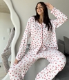 PIJAMA CAMISERO BLANCO CON CORAZONCITOS + CONJUNTO DE LENCERÍA DE REGALO ENTREGAS DEL 1 AL 10 DE ABRIL - comprar online
