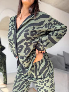 Pijama Kimono de modal Vacca verde + conjunto de ropa interior de regalo - Clotilde