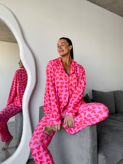 PIJAMA CAMISERO CORAZONES FUCSIA + CONJUNTO DE LENCERÍA DE REGALO entregas programadas 30-4 - comprar online