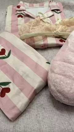PIJAMA CAMISERO ROSALIA + ROPA INTERIOR DE REGALO (PACK DE BOMBACHAS O CONJUNTO DE LENCERIA)