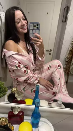 Imagen de PIJAMA CAMISERO ROSALIA + ROPA INTERIOR DE REGALO (PACK DE BOMBACHAS O CONJUNTO DE LENCERIA)