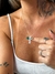 Colar plaquinha amor com pedra verde na internet