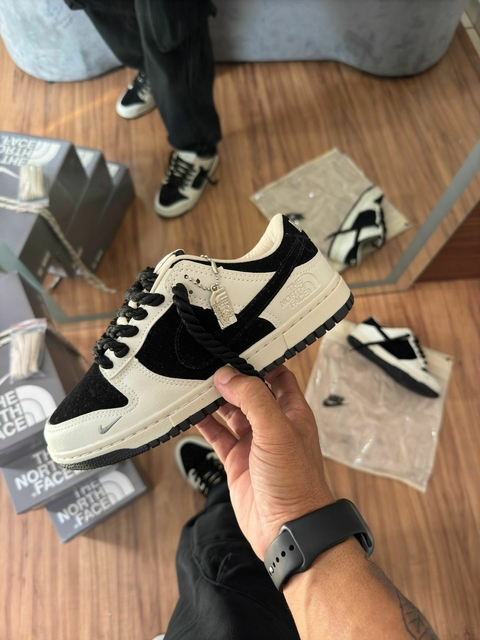 Dunk Low Collab The North Face Preto/Bege