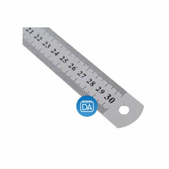 Regla metálica de acero inoxidable x 30 cm SKU 770100