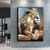 Quadro decorativo de um leão majestoso descansando sobre uma pedra, em um ambiente moderno.