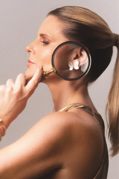 Brinco meia asa madrepérola dourado - comprar online