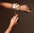 Bracelete de borboleta em madrepérola na internet
