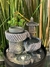 Fuente de Agua Feng Shui estilo jardín zen de 21 cm con Luz LED - Exclusiva por tiempo limitado - Alma Regalos