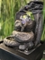 Fuente de Agua Feng Shui 25 cm Efecto Roca con Luz Multicolor y esfera de vidrio