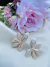 Brinco Flor Resinada Dalila - comprar online
