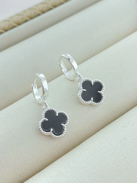 BRINCO INSPIRAÇÃO TREVO PRETO